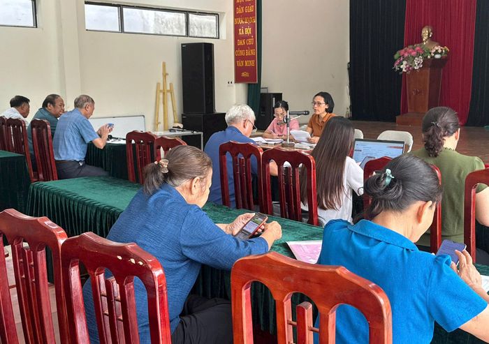 Tại các buổi sinh hoạt chi bộ, Chi bộ thôn Văn Giáp đã đưa ra bàn bạc, thống nhất cao quan điểm hướng giải quyết từng vụ việc dứt điểm ở tại cơ sở. Ảnh: PV
