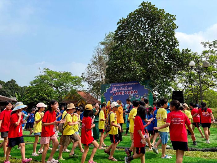 Sự kiện thu hút đông du khách và học sinh tới trải nghiệm.