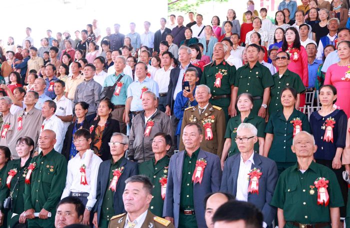 Đông đảo nhân dân khu vực Lâm Hà đến tham dự lễ kỷ niệm. Ảnh: Văn Tuyến