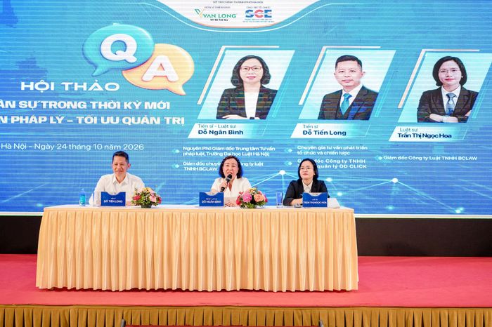 Các diễn giả chia sẻ, giải đáp tại sự kiện. Ảnh: Khắc Kiên