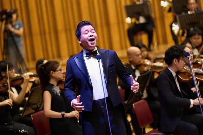 NSƯT Đăng Dương đưa khán giả đến với vẻ đẹp lãng mạn của operetta. Ảnh: Ban Tổ chức