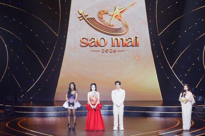 Các thí sinh lắng nghe nhận xét từ Ban giám khảo. Ảnh VTV
