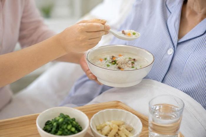 Người mắc cúm A nên sử dụng các món ăn mềm, ít dầu mỡ và không nêm quá mặn. Ảnh minh họa.