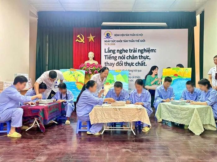Hoạt động hưởng ứng Ngày Sức khỏe Tâm thần Thế giới tại bệnh viện.