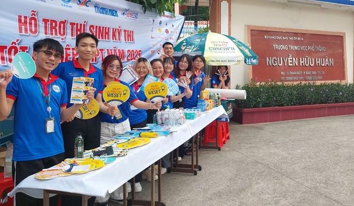 Tinh thần trách nhiệm với cộng đồng của sinh viên TPHCM cũng được thể hiện qua các hoạt động tình nguyện. Ảnh: Mimosa.