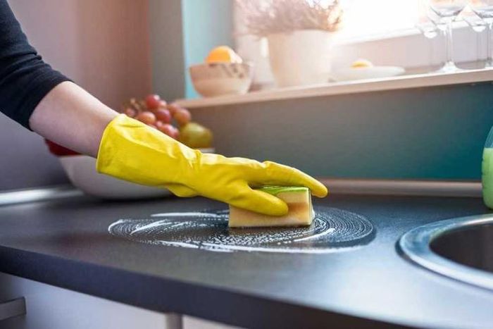 Bộ Y tế đang lấy ý kiến về dự thảo Thông tư quy định việc sử dụng hóa chất, quản lý chế phẩm diệt côn trùng, diệt khuẩn dùng trong gia dụng, y tế. Ảnh: TL