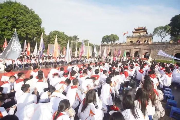 Teen Ams cổ vũ và theo dõi trận đấu của Bảo Khánh ở Hoàng thành Thăng Long. - Ảnh: Duy Phạm/TPO
