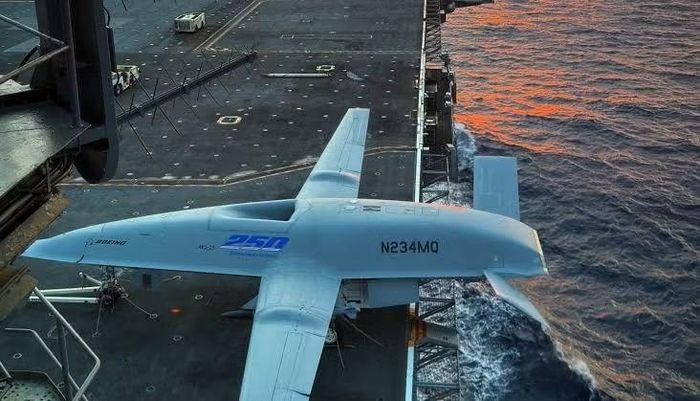 Để thực hiện việc thu nhận tín hiệu, trạm điều khiển mặt đất MD-5C đã được sử dụng, cho phép liên lạc với UAV tiếp nhiên liệu MQ-25A ngay cả khi không có tầm nhìn trực tiếp.