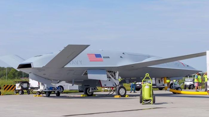 Hệ thống này cung cấp khả năng chỉ huy và kiểm soát cho MQ-25A. Trong tương lai, tổ hợp trên cũng sẽ liên kết với các loại UAV khác hoạt động trên tàu sân bay của Hải quân Mỹ và hỗ trợ phi đội không quân của một hàng không mẫu hạm trong tương lai.