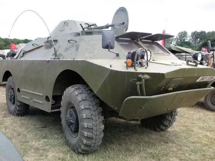 Trái tim của xe là động cơ xăng GAZ-41V-8 công suất 140 mã lực cùng hệ dẫn động 4 x 4 lò xo lá giảm xóc thủy lực cho tốc độ tối đa 100 km/h trên đường tốt hoặc 10 km/h khi bơi, tầm hoạt động lên tới 750 km.