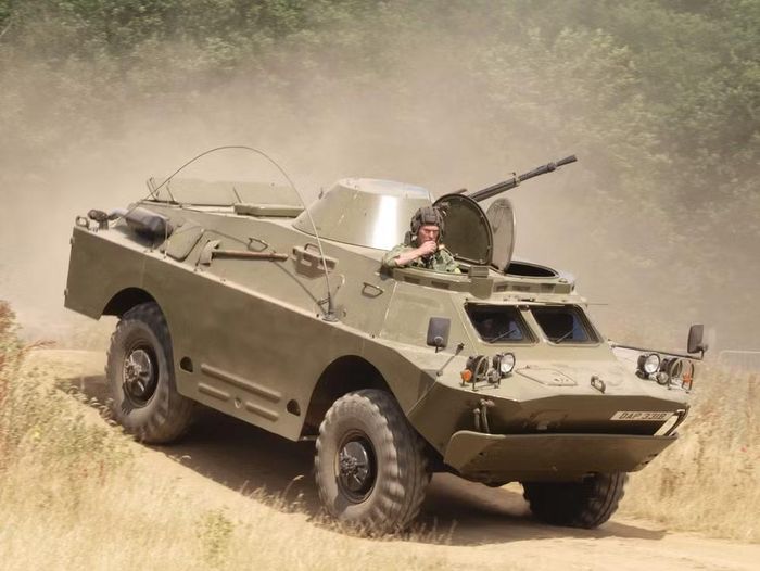Vũ khí của BRDM-2 tương tự BTR-60PB, nó được lắp đặt một tháp súng nhỏ, trong đó có khẩu súng máy hạng nặng 14,5 mm KPVT với cơ số 500 viên đạn, đi kèm vũ khí phụ là súng máy đồng trục 7,62 mm PKT với 2.000 viên đạn.