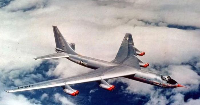 Nhưng ngay khi B-36 đạt đỉnh cao, một cuộc cách mạng công nghệ đã diễn ra. Đó là động cơ phản lực.