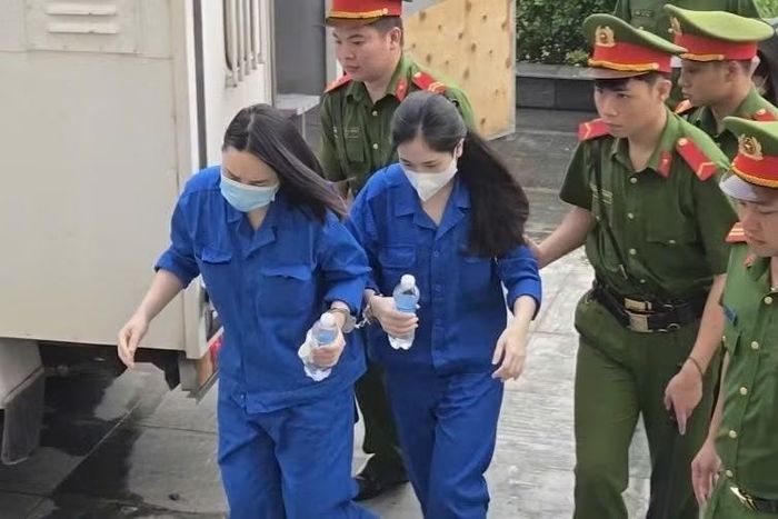 Hai nữ bị cáo trong vụ án.