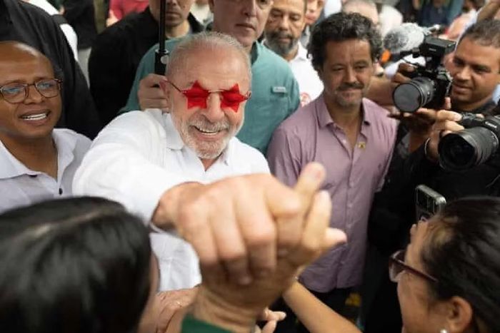 Kết quả này đảo ngược vòng một ngày 4-10. Khi đó, ông Flavio Bolsonaro dẫn đầu với 47,03% số phiếu hợp lệ, còn ông Lula có 45,16%