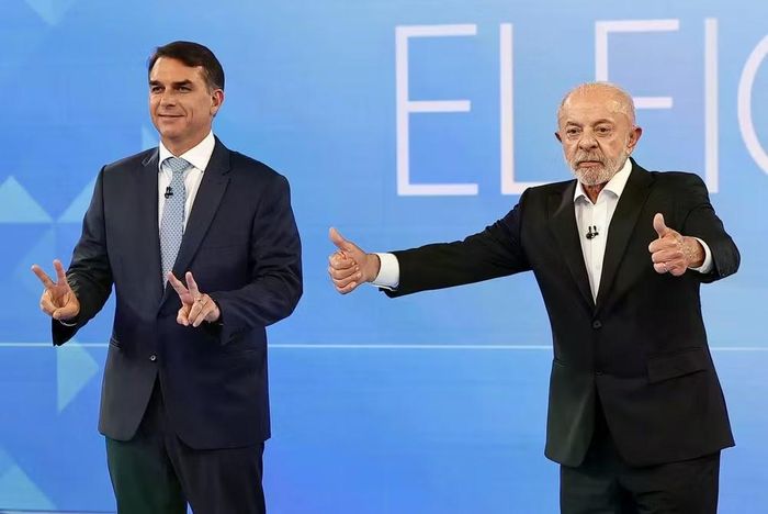 Ông Flavio Bolsonaro, 45 tuổi, đại diện cho một dòng họ chính trị cánh hữu từng cam kết thắt chặt quan hệ với Tổng thống Mỹ Donald Trump