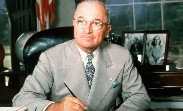 Tổng thống Harry Truman sau đó công khai thông báo về vụ tấn công và khẳng định Mỹ đã sử dụng một loại bom mới có sức hủy diệt đặc biệt lớn.