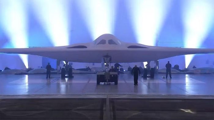 Ví dụ điển hình chính là việc đưa vào biên chế tên lửa AIM-260, AIM-174, AIM-424 Malice, cũng như tên lửa tầm xa đầy triển vọng của không quân (AFLRW) - một loại đạn không chiến có tầm bắn lên tới khoảng 1.850 km.