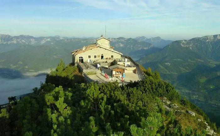 Tòa nhà từng là nơi nghỉ dưỡng của Hitler nằm ở độ cao khoảng 1.800 mét tại Obersalzberg
