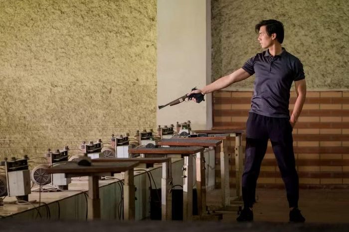 Nhan Phúc Vinh dành nhiều thời gian tập luyện trên phim trường
