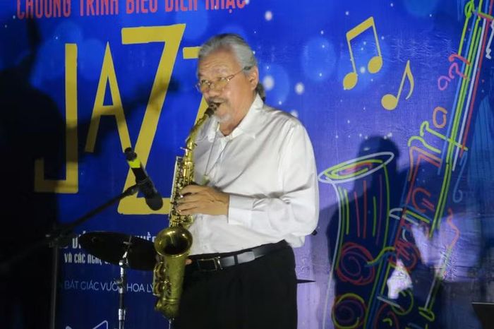 Tiết mục “Hội làng” do chính NSƯT Quyền Văn Minh