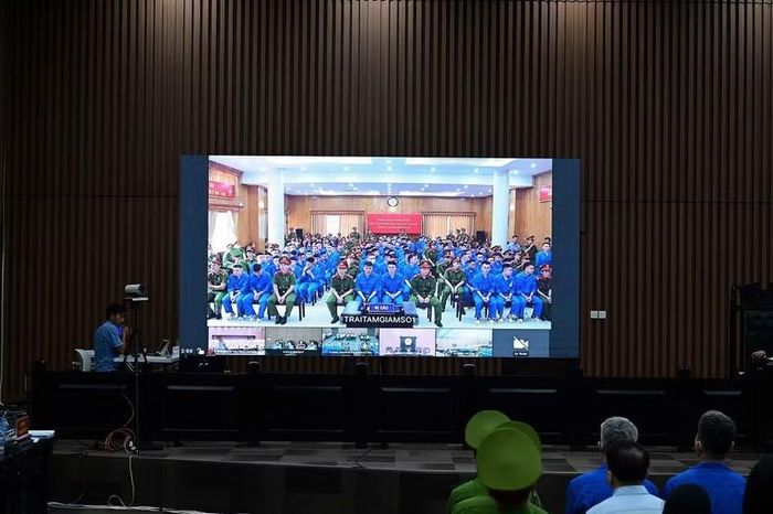 Các bị cáo trong vụ án tại điểm cầu ở Trại Tạm giam số 1, Công an TP Hà Nội.