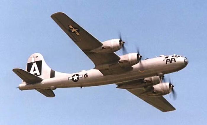 Sự xuất hiện của vũ khí hạt nhân khiến vai trò của B-29 càng trở nên đặc biệt. Năm 1946, Mỹ thành lập Bộ Tư lệnh Không quân Chiến lược, gọi tắt là SAC, lực lượng chuyên trách các hoạt động không kích tầm xa và sau đó trở thành trung tâm của năng lực răn đe hạt nhân Mỹ.