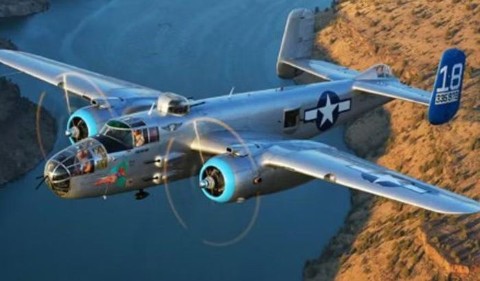 B-25 ban đầu được thiết kế để ném bom từ độ cao trung bình. Tuy nhiên, kinh nghiệm chiến trường cho thấy máy bay có thể được điều chỉnh để thực hiện nhiều nhiệm vụ khác nhau.