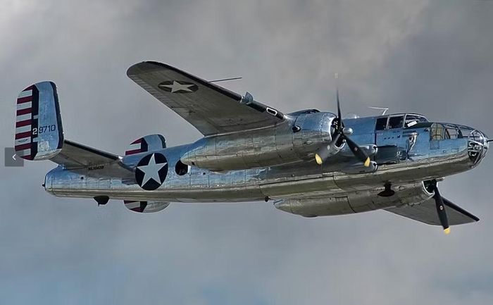 Ở biến thể B-25J, tốc độ tối đa thường được công bố khoảng 440-470 km/h tùy điều kiện và cấu hình.