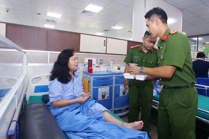 Hội Phụ nữ và Đoàn Thanh niên CAP Hoàng Mai chung tay lan tỏa hình ảnh đẹp về người chiến sĩ Công an nhân dân trong lòng nhân dân