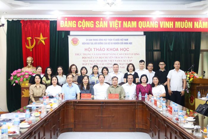 Các đại biểu chụp ảnh tại Hội thảo.