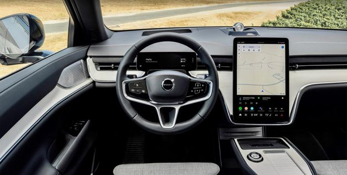 Người thử xe cho rằng màn hình đảm nhiệm quá nhiều chức năng.