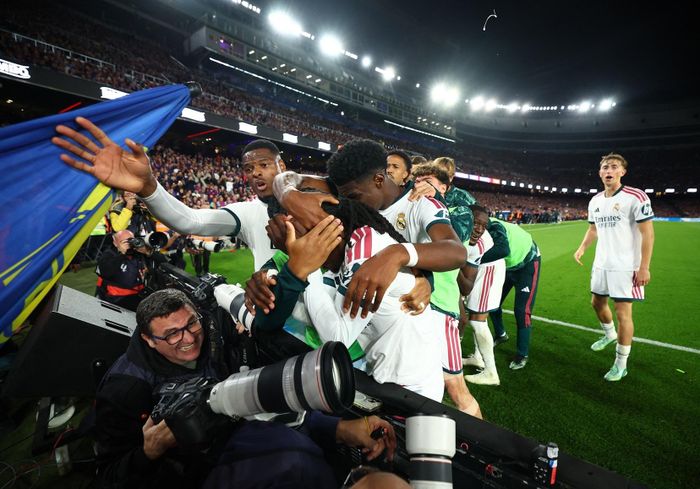  Mbappe chỉ cần 7 trận để ghi 8 bàn vào lưới Barca, hiệu suất không ai làm tốt hơn trong lịch sử Siêu kinh điển với cùng số trận. 