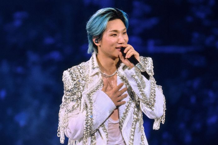 Daesung mang đến màu sắc hài hước, dí dỏm qua cả phần trình diễn solo lẫn giao lưu.