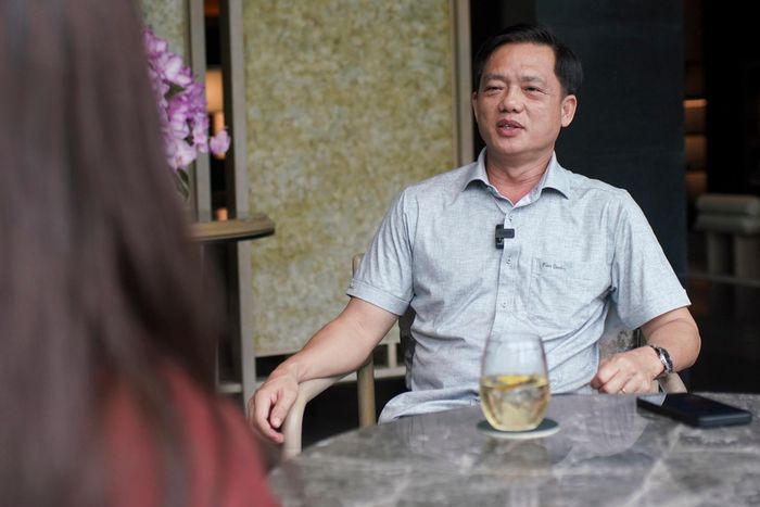 Chủ tịch Trần Minh Khoa cho rằng người dân Phú Quốc đang đứng trước nhiều cơ hội việc làm mới khi địa phương đẩy mạnh phát triển du lịch và dịch vụ chất lượng cao. Ảnh: Quỳnh Danh.
