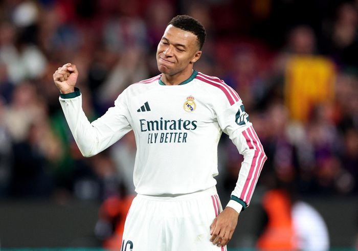  Mbappe ghi cú đúp trước Barcelona. Ảnh: Reuters. 