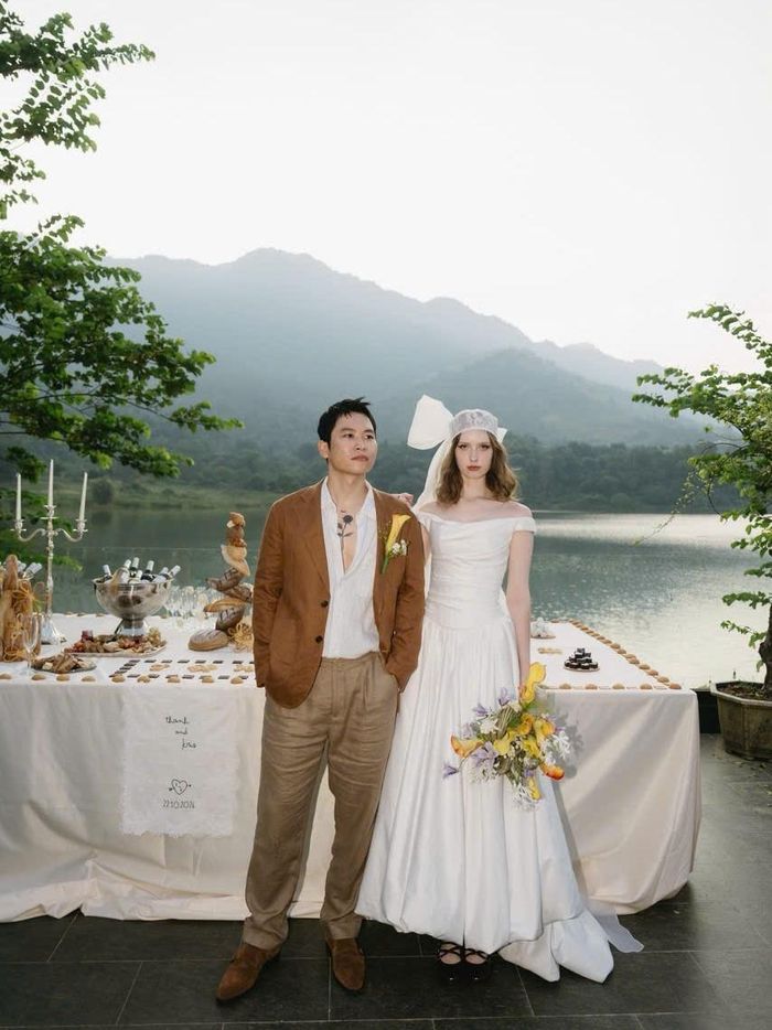 Từng đi nhiều nơi trên thế giới, Kristina chọn ở lại Việt Nam vì chàng trai Hà Nội. 
