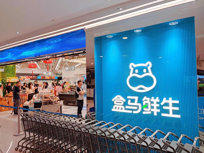  Một cửa hàng Freshippo (Hema, Hà mã), chuỗi siêu thị thực phẩm thuộc tập đoàn Alibaba tại Trung Quốc. Ảnh: CNBC