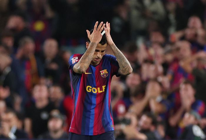Cancelo vướng chỉ trích. Ảnh: Reuters.