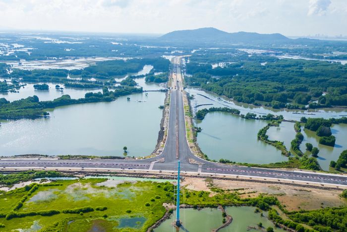  Ở giữa tuyến 991B có điểm đấu nối với đường Long Sơn - Cái Mép. Khi hoàn thành, trục giao thông này sẽ đi qua xã đảo Long Sơn, kết nối với đường ven biển hướng về khu vực Lâm Đồng, trong đó có địa bàn Bình Thuận trước đây. 