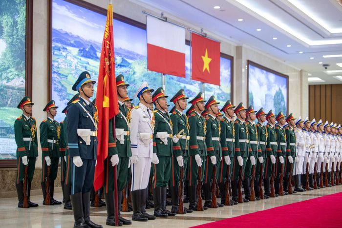  Theo TTXVN, chuyến thăm chính thức Việt Nam của Thủ tướng Donald Tusk là sự kiện có ý nghĩa quan trọng và có những điều kiện thuận lợi để phát triển lên tầm cao mới sau hơn 75 năm thiết lập quan hệ ngoại giao. Chuyến thăm thể hiện sự coi trọng của Chính phủ Ba Lan đối với Việt Nam, một trong những đối tác ưu tiên của Ba Lan tại khu vực Ấn Độ Dương-Thái Bình Dương, đối tác quan trọng hàng đầu trong ASEAN. Cùng với đó, chuyến thăm tạo cơ hội thúc đẩy hợp tác kinh tế-thương mại và đầu tư theo hướng thực chất, cải thiện điều kiện tiếp cận thị trường và tháo gỡ các rào cản đối với hàng hóa hai nước. 