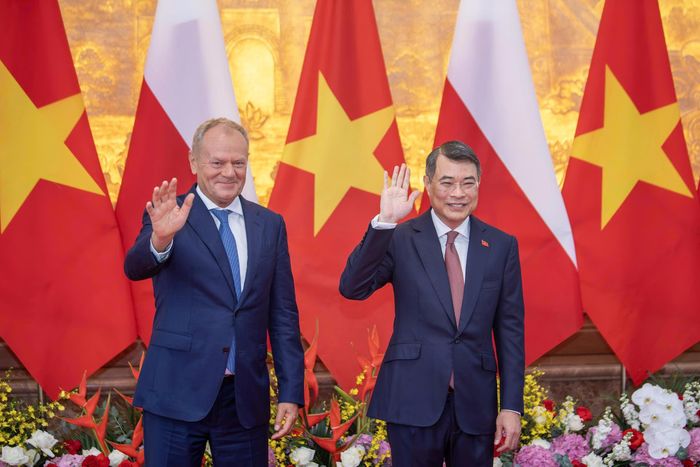  Trên nền tảng quan hệ hiện có, Việt Nam và Ba Lan có thể mở rộng hợp tác sang những lĩnh vực có giá trị gia tăng cao như công nghệ số, năng lượng xanh, công nghệ lượng tử và đào tạo nhân lực chất lượng cao. Việc phát huy thế mạnh bổ trợ, tăng cường kết nối doanh nghiệp và thúc đẩy hợp tác nghiên cứu sẽ góp phần tạo động lực mới cho quan hệ kinh tế, khoa học và công nghệ giữa hai nước, hướng tới phát triển bền vững. 
