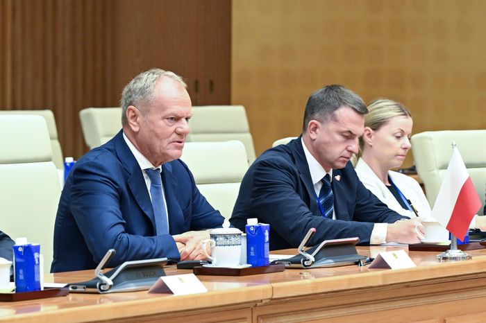  Thủ tướng Ba Lan Donald Tusk phát biểu tại cuộc hội đàm với Thủ tướng Lê Minh Hưng. 