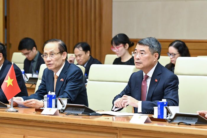  Thủ tướng Lê Minh Hưng phát biểu tại cuộc hội đàm với Thủ tướng Cộng hòa Ba Lan Donald Tusk. 