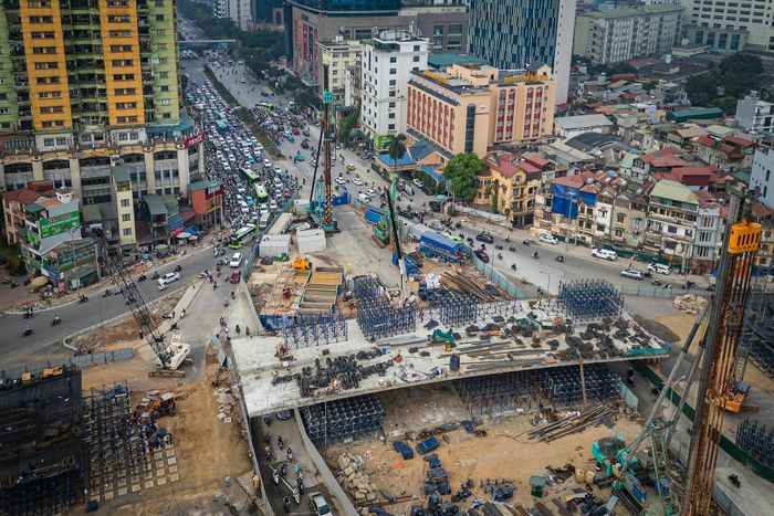 Theo phương án của Sở Xây dựng Hà Nội, các phương tiện được khuyến cáo chủ động lựa chọn lộ trình thay thế để hạn chế lưu lượng xe đi vào khu vực thi công cầu vượt.