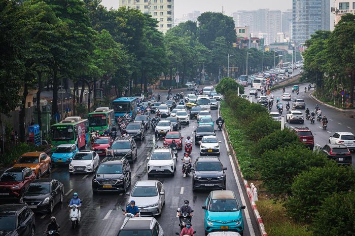 Cụ thể, các phương tiện di chuyển từ Nguyễn Chí Thanh đi Trần Duy Hưng được hướng dẫn lựa chọn một trong hai lộ trình: Đào Tấn - đường Láng - Nguyễn Chí Thanh hoặc Đào Tấn - đường Láng - Huỳnh Thúc Kháng - Nguyễn Chí Thanh.