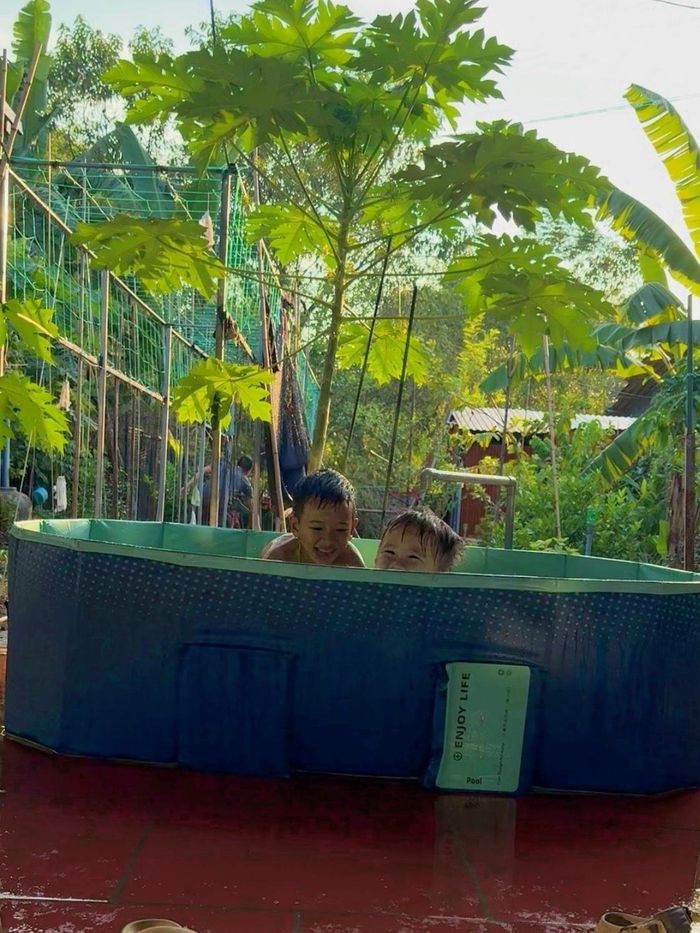  Các em bé nhà chị Mai có thêm nhiều hoạt động trải nghiệm thú vị.