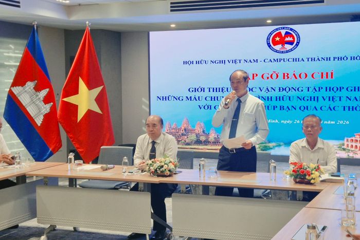  Trung tướng Nguyễn Văn Nam, Chủ tịch Hội Hữu nghị Việt Nam - Campuchia TP.HCM, chia sẻ tại buổi gặp gỡ của Hội. 