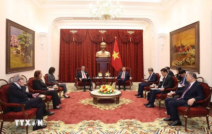 Tổng Bí thư, Chủ tịch nước Tô Lâm tiếp đồng chí Miguel Mejia, Tổng Bí thư Đảng Phong trào Cánh tả Thống nhất (MIU), Bộ trưởng Bộ Chính sách Hội nhập Khu vực của Cộng hòa Dominica. Ảnh: Thống Nhất/TTXVN.