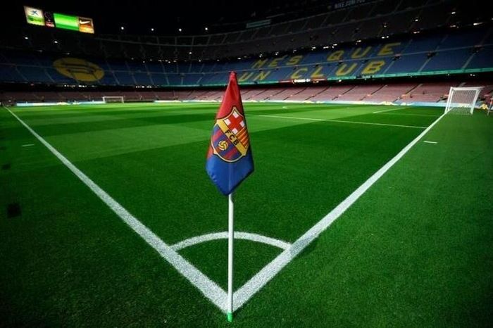  Dòng chữ "Més que un club" (Hơn cả một câu lạc bộ) tại sân Camp Nou thể hiện Barca không chỉ là đội bóng mà còn gắn liền với lịch sử, văn hóa và tinh thần Catalonia. Ảnh: Albert Gea/Reuters. 