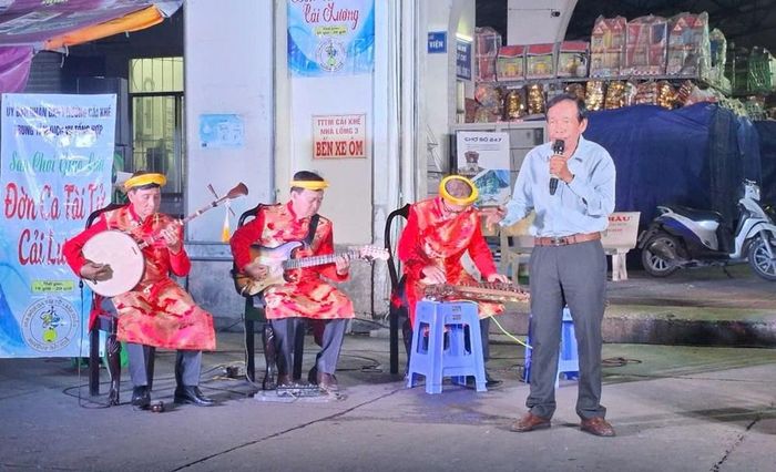 Nghệ nhân ưu tú Đào Xinh trình bày tại chương trình